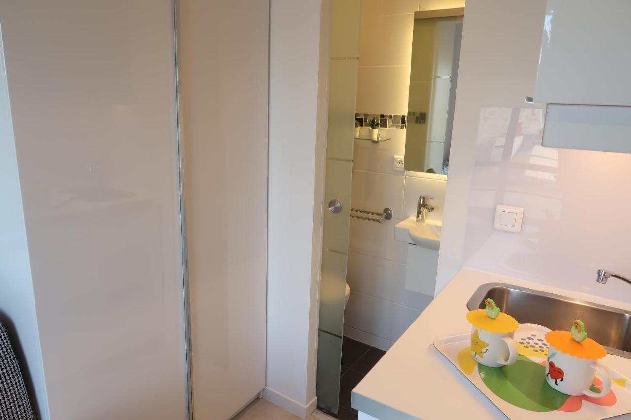 17 - Coeur Batignolles - Beau 10 M2 -110 Sqf - Etat Neuf - Calme - Ideal Personne - Single Occupancy Appartement Parijs