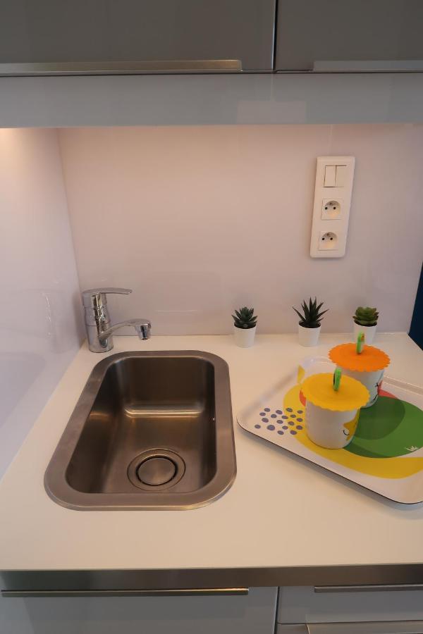 17 - Coeur Batignolles - Beau 10 M2 -110 Sqf - Etat Neuf - Calme - Ideal Personne - Single Occupancy Parijs