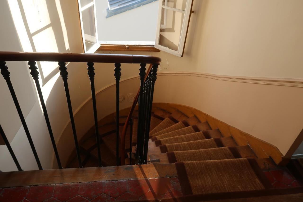 17 - Coeur Batignolles - Beau 10 M2 -110 Sqf - Etat Neuf - Calme - Ideal Personne - Single Occupancy * Parijs
