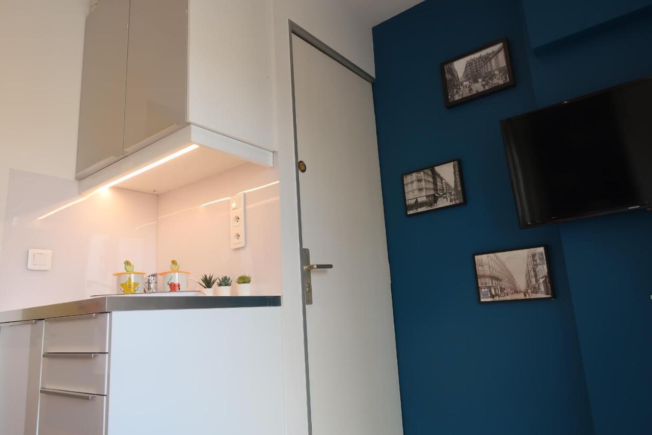 17 - Coeur Batignolles - Beau 10 M2 -110 Sqf - Etat Neuf - Calme - Ideal Personne - Single Occupancy Parijs