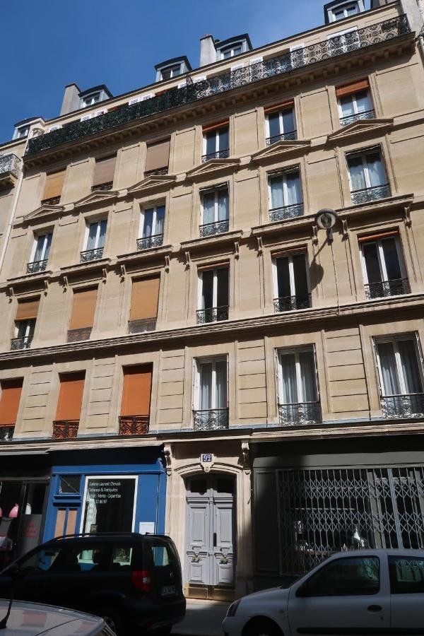 Appartement 17 - Coeur Batignolles - Beau 10 M2 -110 Sqf - Etat Neuf - Calme - Ideal Personne - Single Occupancy *