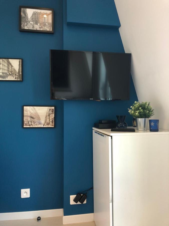 17 - Coeur Batignolles - Beau 10 M2 -110 Sqf - Etat Neuf - Calme - Ideal Personne - Single Occupancy Appartement *
