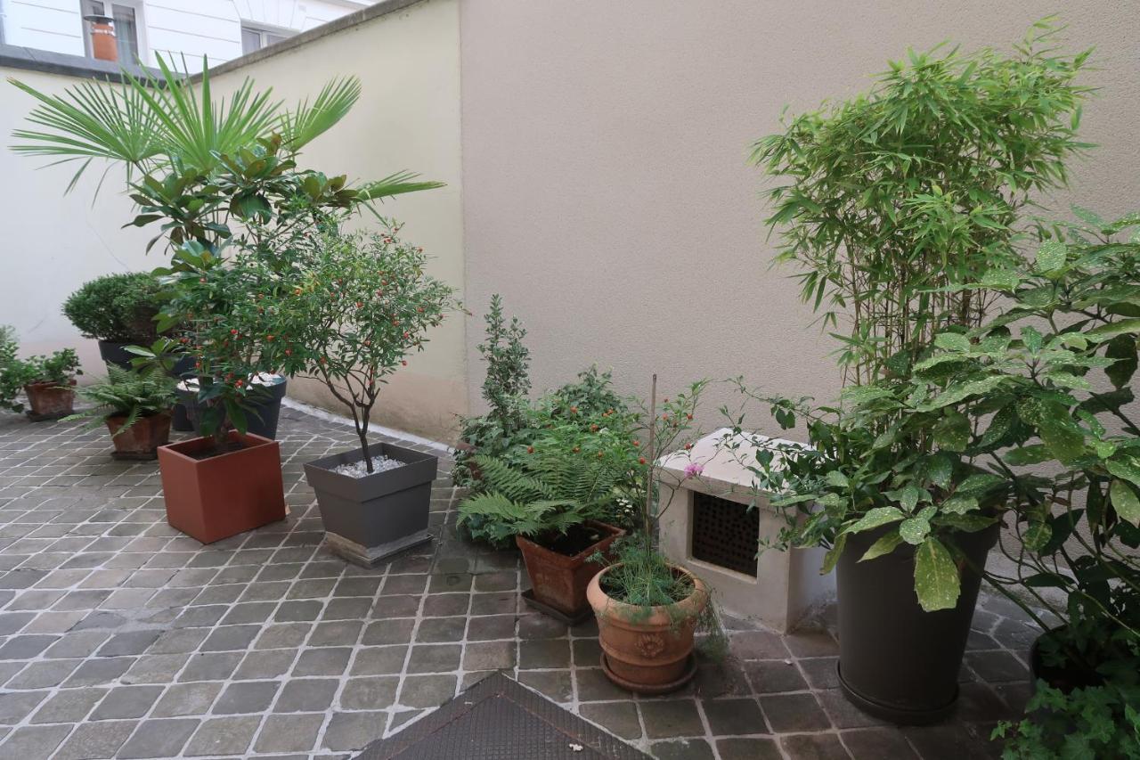 17 - Coeur Batignolles - Beau 10 M2 -110 Sqf - Etat Neuf - Calme - Ideal Personne - Single Occupancy *