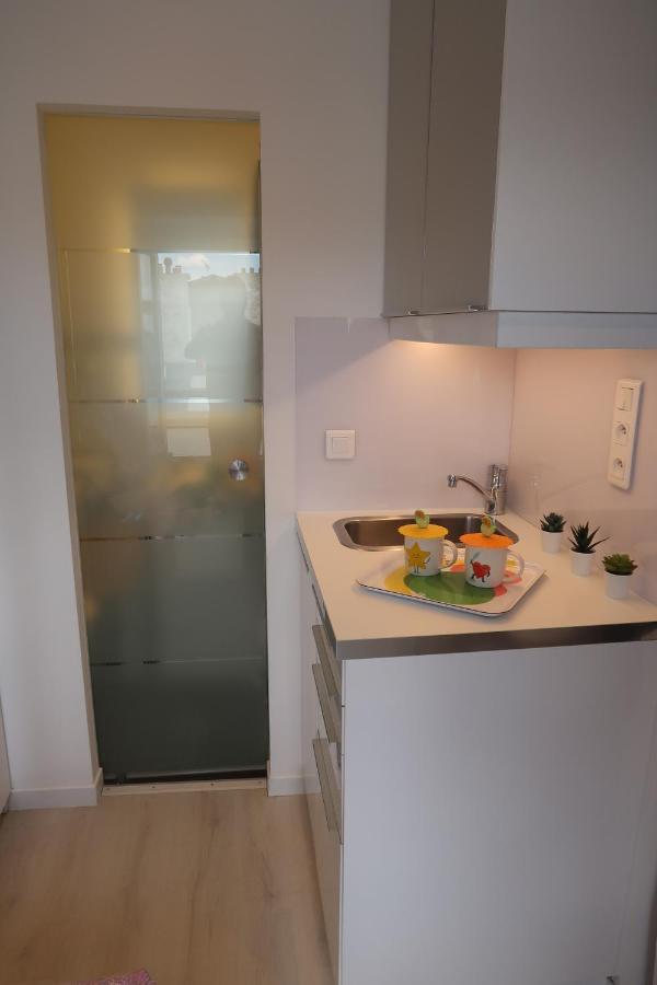 17 - Coeur Batignolles - Beau 10 M2 -110 Sqf - Etat Neuf - Calme - Ideal Personne - Single Occupancy *