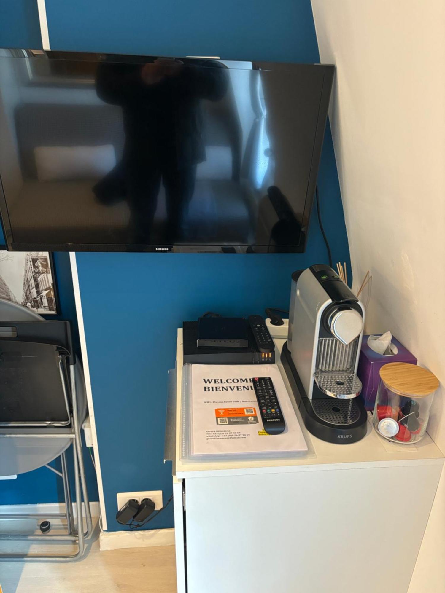 17 - Coeur Batignolles - Beau 10 M2 -110 Sqf - Etat Neuf - Calme - Ideal Personne - Single Occupancy Appartement *