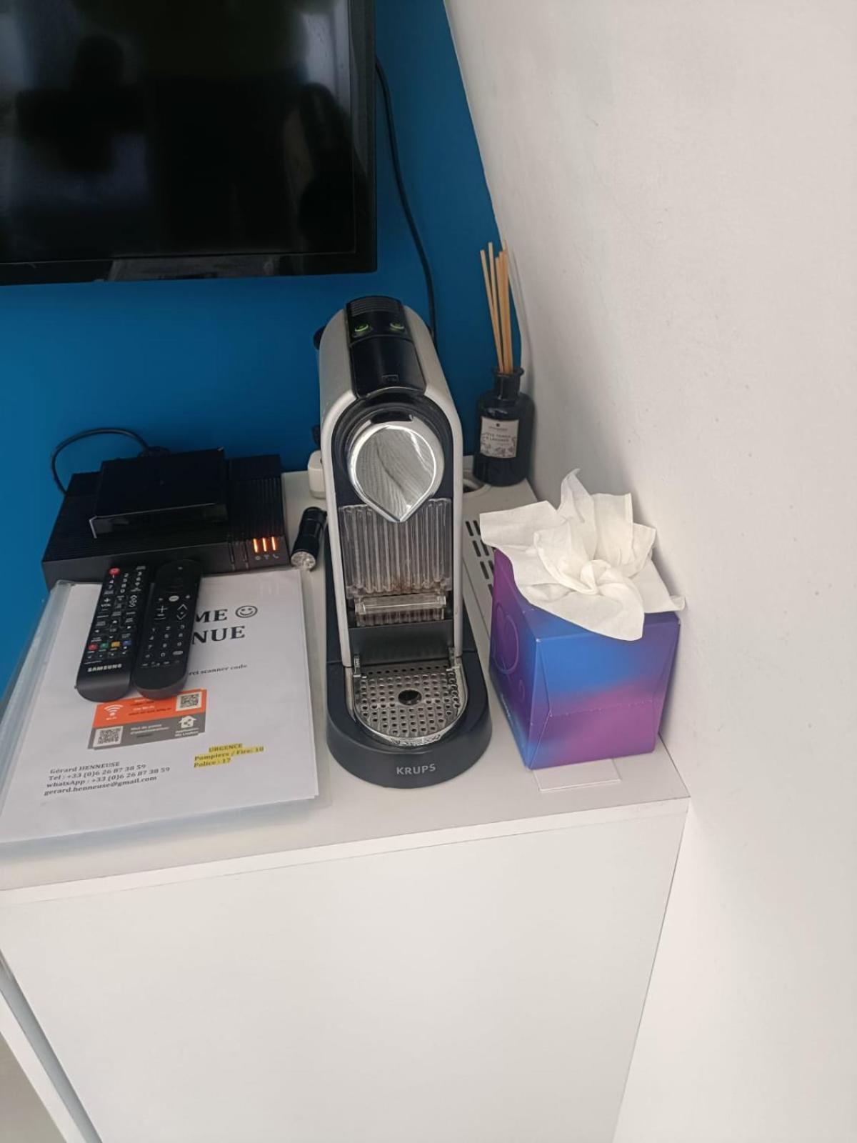 17 - Coeur Batignolles - Beau 10 M2 -110 Sqf - Etat Neuf - Calme - Ideal Personne - Single Occupancy Parijs