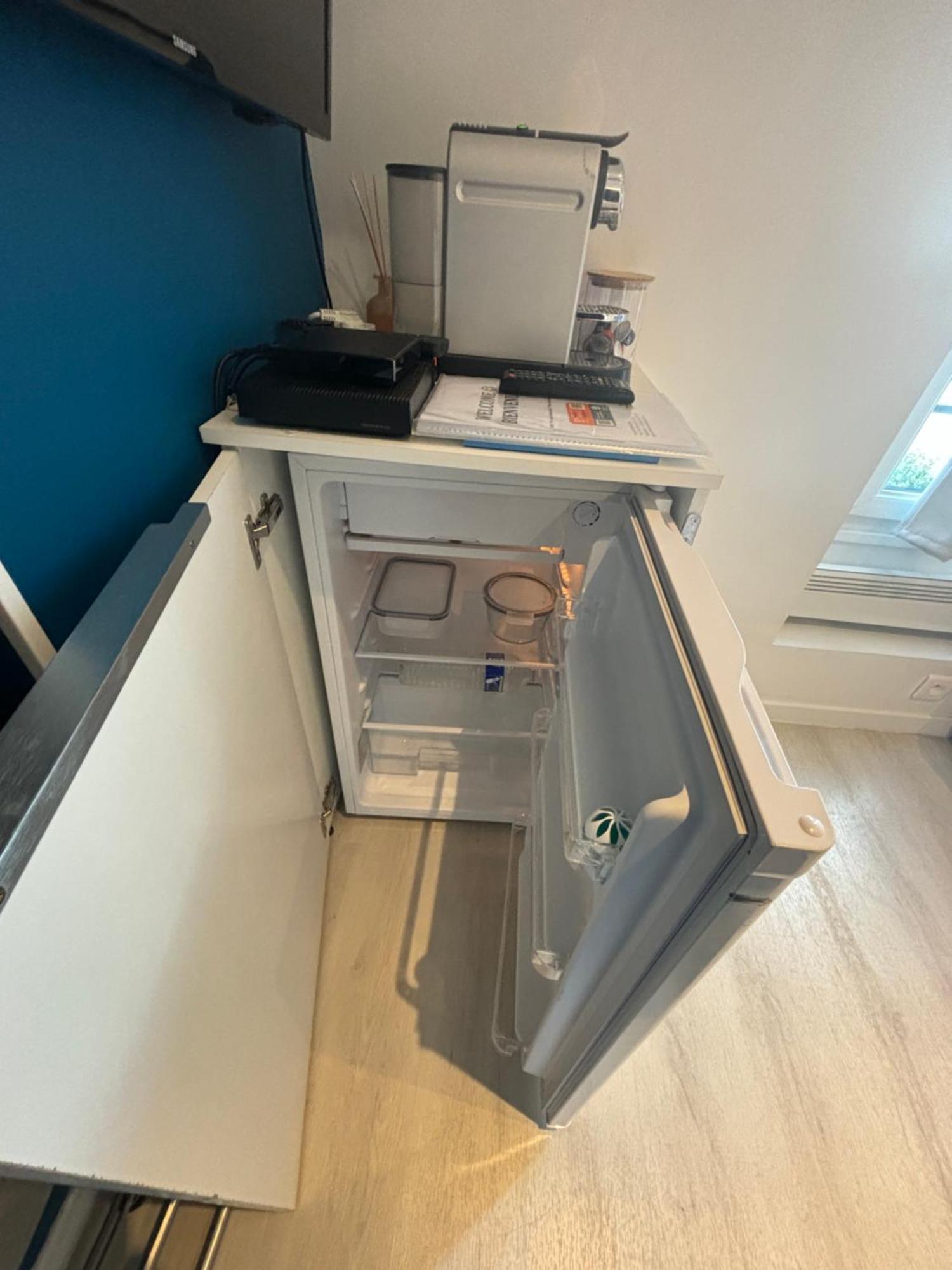 17 - Coeur Batignolles - Beau 10 M2 -110 Sqf - Etat Neuf - Calme - Ideal Personne - Single Occupancy *