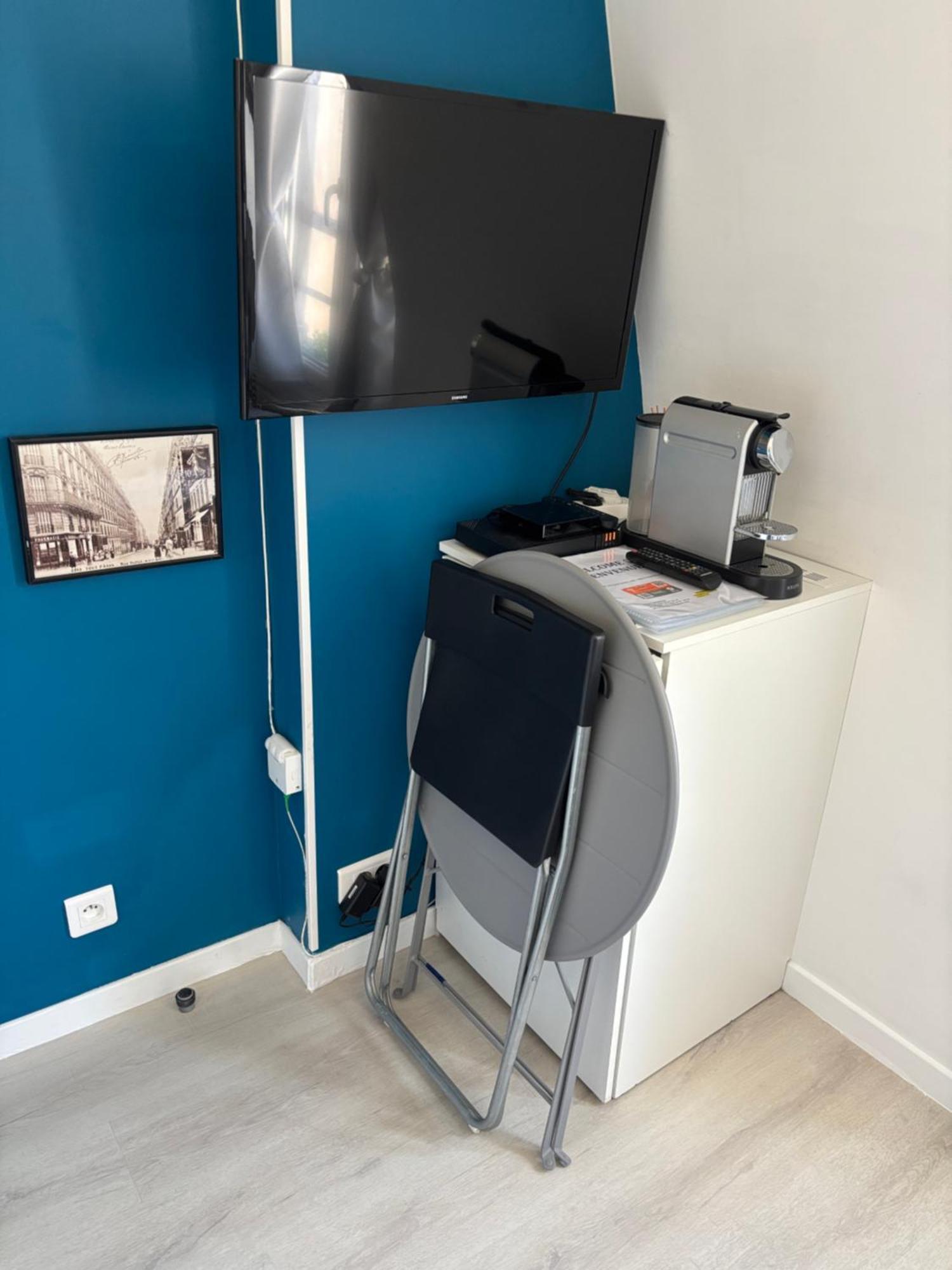 17 - Coeur Batignolles - Beau 10 M2 -110 Sqf - Etat Neuf - Calme - Ideal Personne - Single Occupancy Parijs