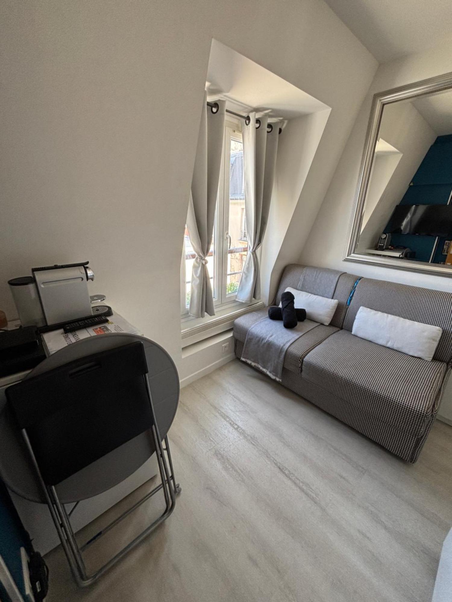 17 - Coeur Batignolles - Beau 10 M2 -110 Sqf - Etat Neuf - Calme - Ideal Personne - Single Occupancy * Parijs